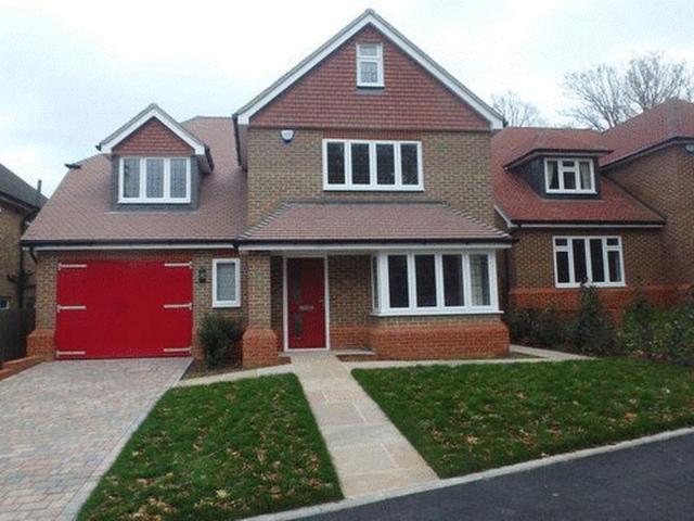 Pine Hill, Epsom 5 bed detached house to rent £4,000 pcm £923 pw