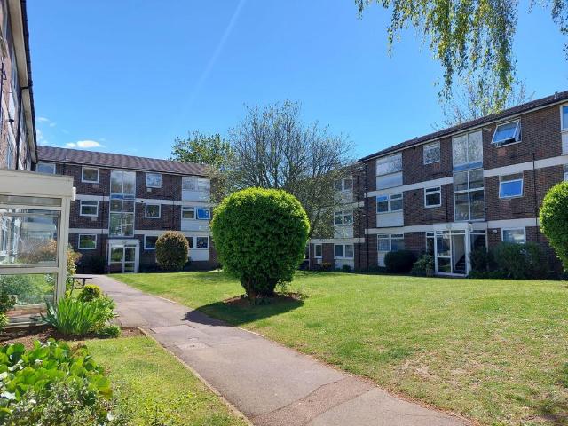 Pine Lodge, Maidstone, ME16 2 bed flat to rent £1,250 pcm £288 pw