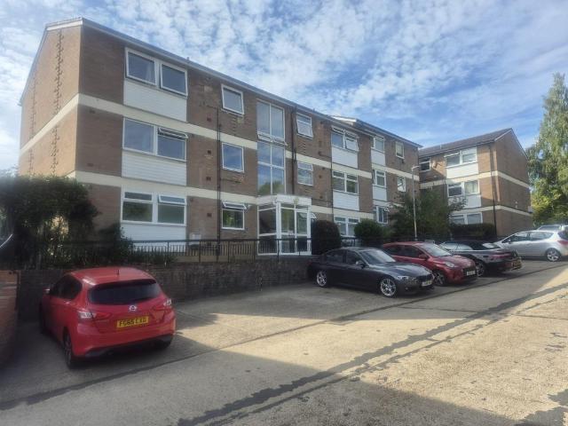 Pine Lodge, Tonbridge Road. 2 bed flat to rent £1,250 pcm £288 pw