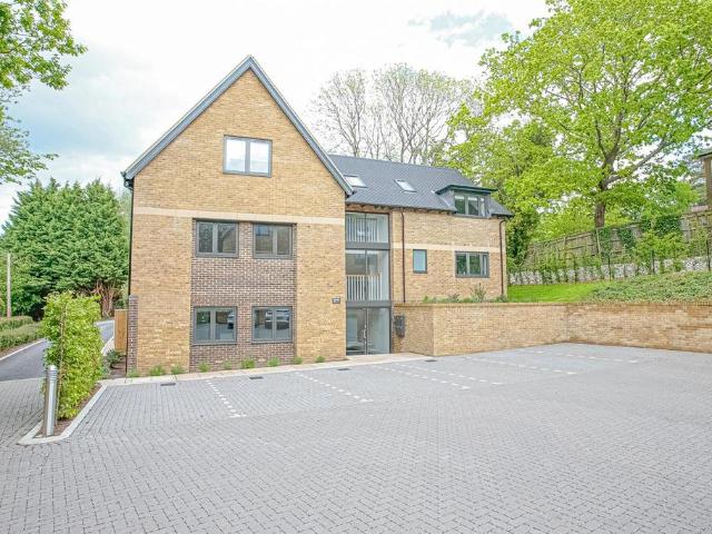 Pine Rise, Dean Court Road, Oxford 2 bed apartment to rent £1,900 pcm £438 pw