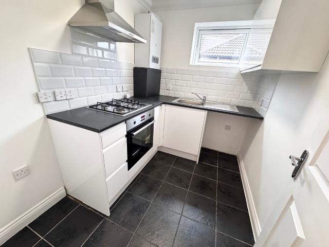 Pine Road, Bournemouth BH9, 2 bed flat to rent, £1,195 pcm | PrimeLocation