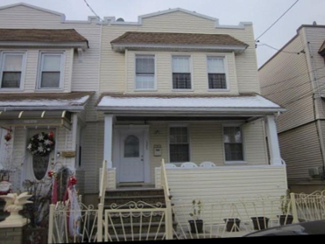 Pine St