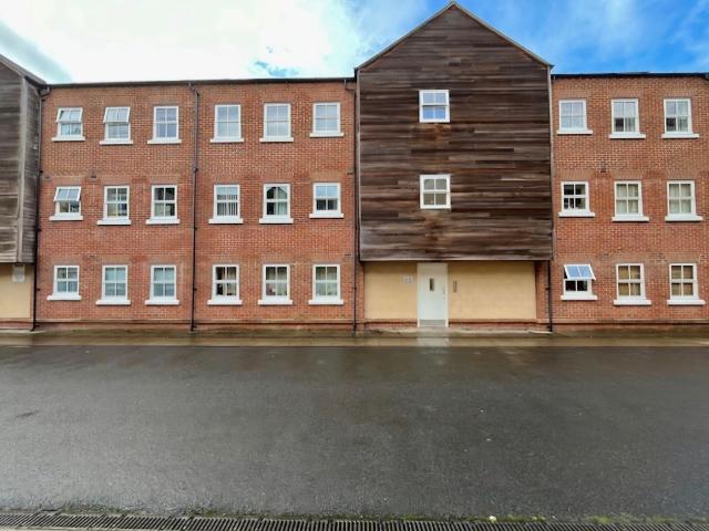Pine Street, Aylesbury HP19, 2 bed flat to rent, £1,200 pcm | PrimeLocation