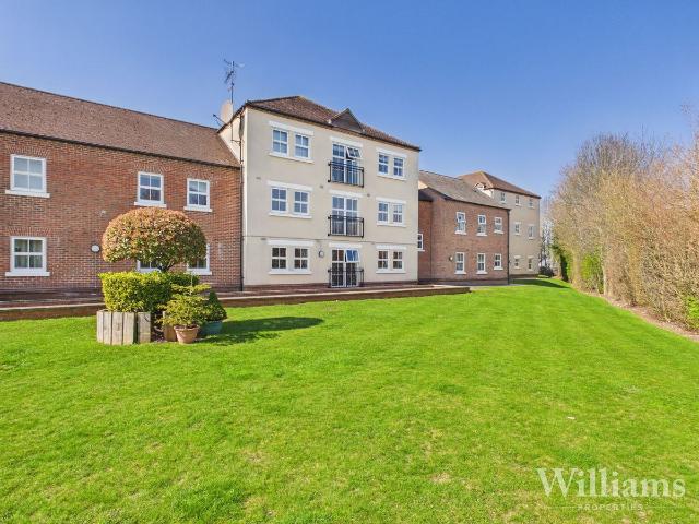 Pine Street, Aylesbury HP19, 2 bed flat to rent, £1,200 pcm | PrimeLocation