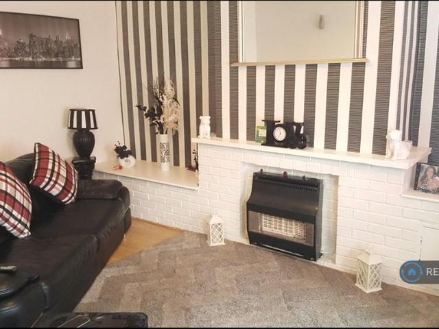 Pine Street, Burnley, BB11 2 bed terraced house to rent £600 pcm £138 pw