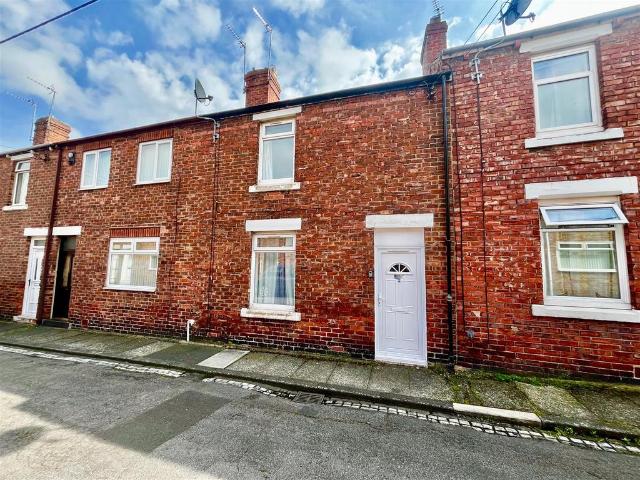 Pine Street, Chester Le Street 3 bed terraced house to rent £650 pcm £150 pw
