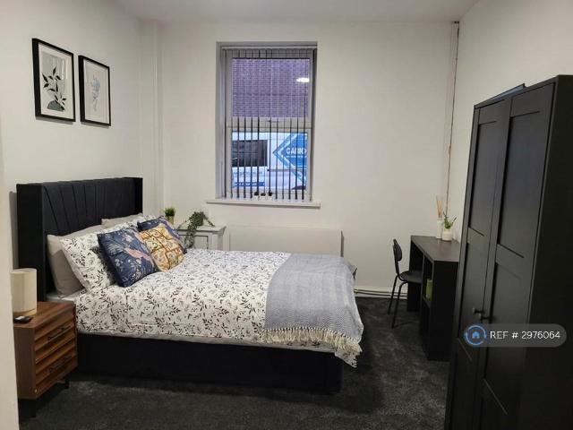 Pine Street South, Bury, BL9 1 bed in a house share to rent £700 pcm £162 pw