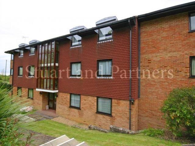 Pine Tree Court, Hassocks BN6, 2 bed flat to rent, £1,450 pcm | PrimeLocation