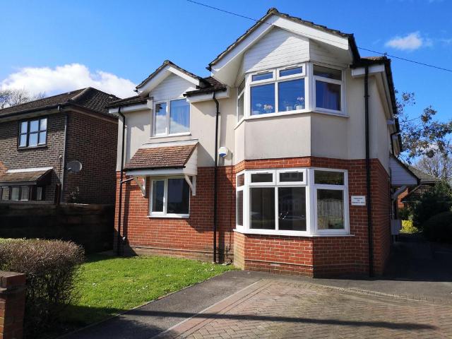 Pinegrove Road, SOUTHAMPTON 1 bed flat to rent £875 pcm £202 pw