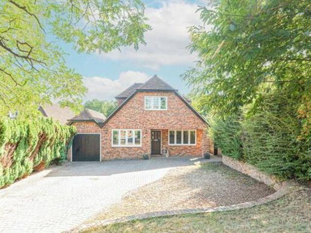 Pinehill Road, Crowthorne, 4 Bedroom Detached