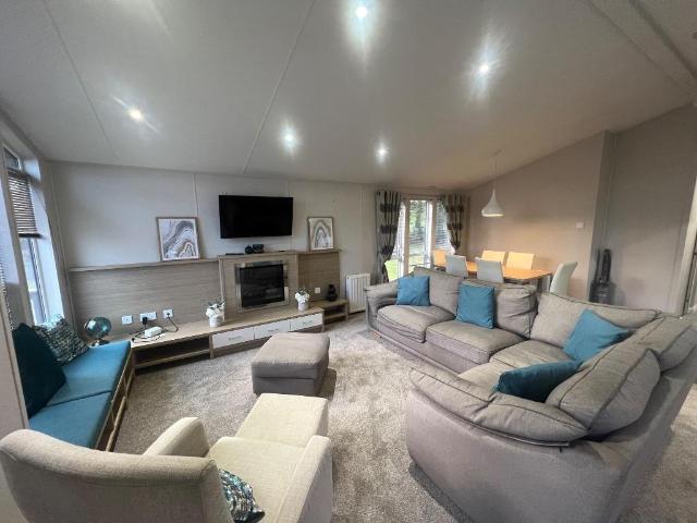 Pinehurst Golf View, Lilliardsedge. 3 bed serviced apartment to rent £2,000 pcm £462 pw