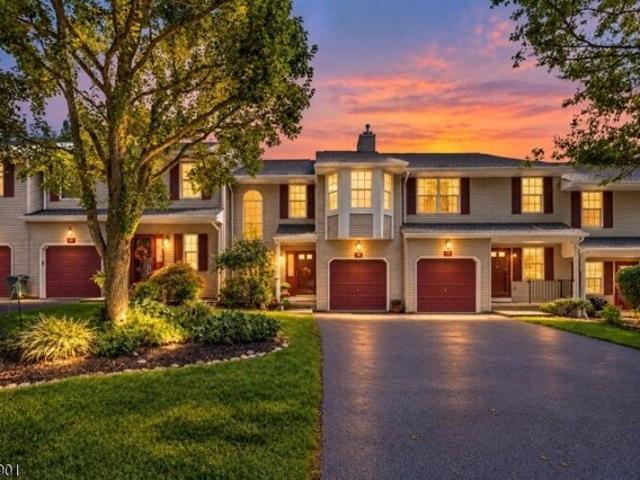 Pinehurst Dr, Washington Township, Condo For Sale