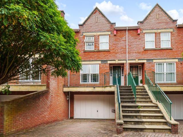 Pinel Close, Virginia Water, GU25 4SP 4 bed townhouse to rent £3,550 pcm £819 pw