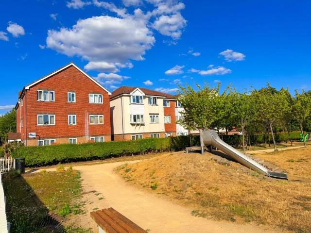 Pinemartin Close, London NW2, 1 bed flat to rent, £1,600 pcm | PrimeLocation