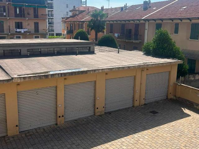 Pinerolo Appartamento quadrilocale con box auto
