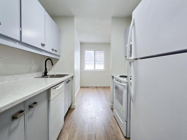 Pineridge Grove Estates 1 Bedroom Apartment for Rent