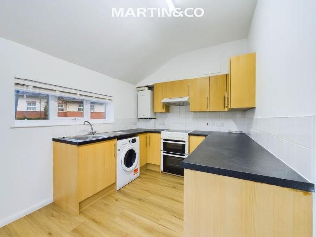 Pinewood Avenue Studio to rent £1,050 pcm £242 pw