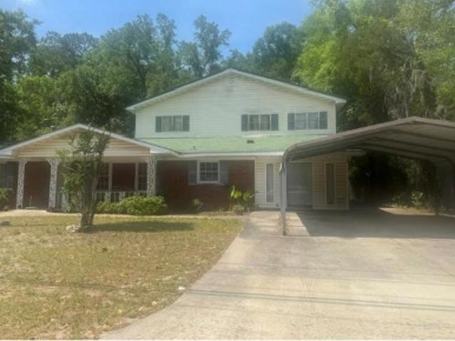 Pinewood Dr
