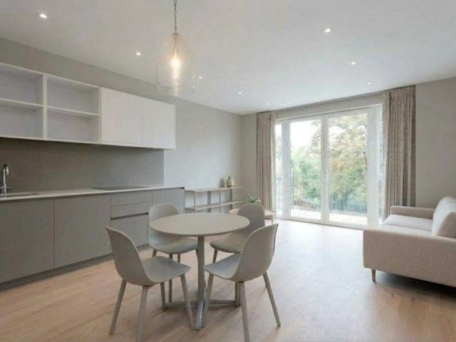 Pinewood Gardens, Camera House, Teddington TW11, 2 bed flat to rent, £3,500 pcm | PrimeLocation