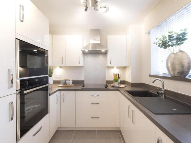 Pinewood Gardens Southborough. 2 bed retirement property to rent £2,900 pcm £669 pw
