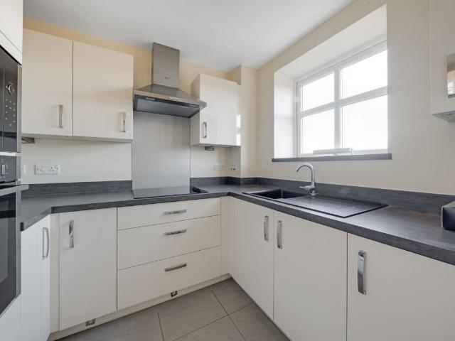 Pinewood Gardens, Southborough, Tunbridge Wells TN4, 1 bed flat to rent, £2,225 pcm | PrimeLocation