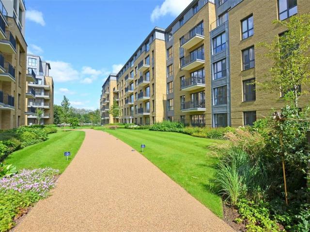 Pinewood Gardens, Teddington 3 bed apartment to rent £4,840 pcm £1,117 pw