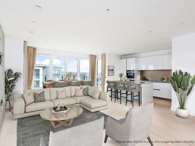 Pinewood Gardens Teddington TW11 3 bed apartment to rent £4,895 pcm £1,130 pw