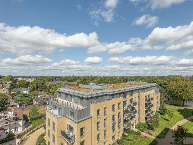 Pinewood Gardens Teddington TW11 3 bed flat £4,770 pcm £1,101 pw