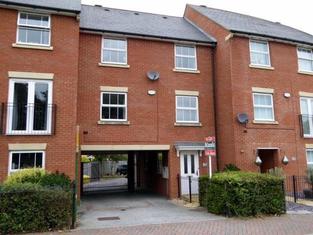 Pinewood Place, DA2 3 bed terraced house to rent £1,900 pcm £438 pw