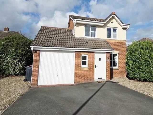 Pinewood Road, Winsford 3 bed detached house to rent £1,200 pcm £277 pw