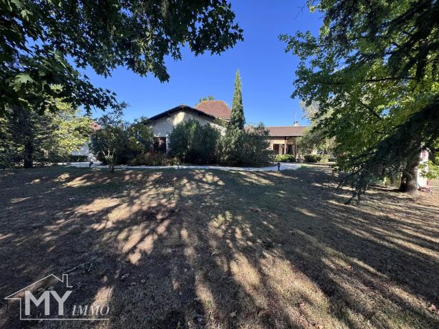 PINEUILH – Propriété d’exception de 350 m² avec piscine, au. 293m² Pineuilh