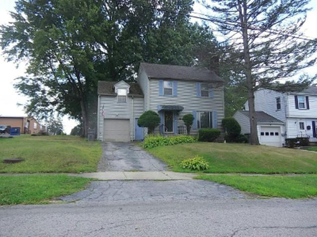 Pineview Ave