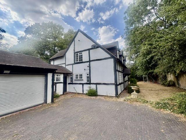 Pinfold Lane, Walsall WS9 4 bed detached house to rent £1,975 pcm £456 pw