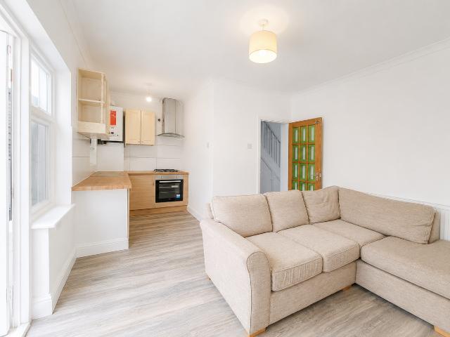 Pinglestone Close, West Drayton UB7, 4 bed terraced house to rent, £2,350 pcm | PrimeLocation