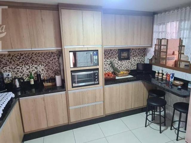 PINHEIRINHO, 2 QUARTOS, ARMÁRIOS NOVOS, IMPECÁVEL. CHURRASQUEIRA. TERRENO 6 VAGAS