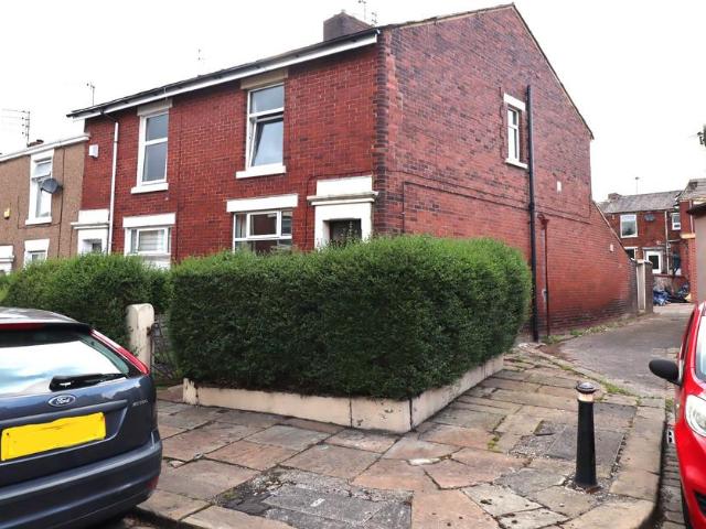 Pink Place, Blackburn, BB2 2 bed terraced house to rent £650 pcm £150 pw