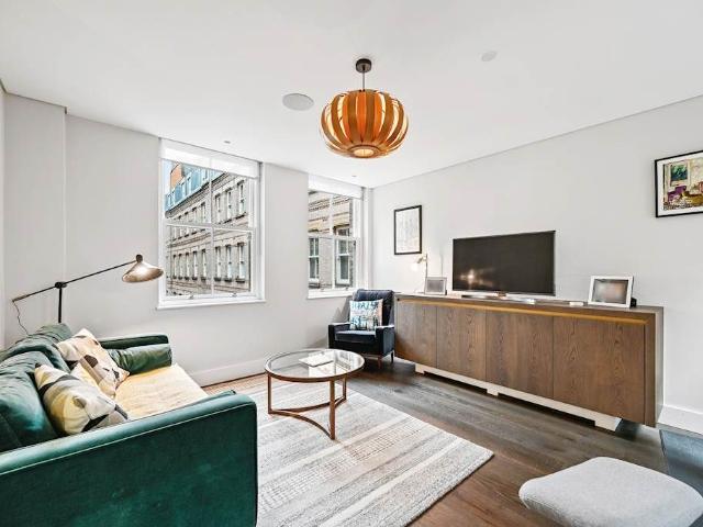 Pinks Mews, London EC1N, 1 bed flat to rent, £3,600 pcm | PrimeLocation