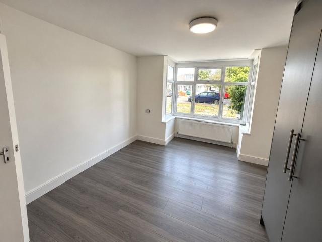 Pinkwell Avenue, UB3, Hayes