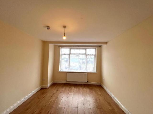 Pinkwell Lane, Hayes UB3 7 bed semi detached house to rent £4,999 pcm £1,154 pw