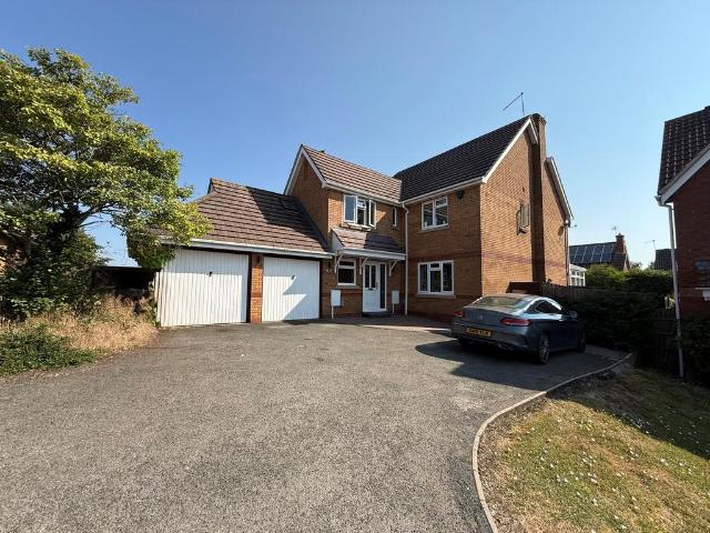 Pinkus Close, Worcester, WR4 4 bed property to rent £2,400 pcm £554 pw