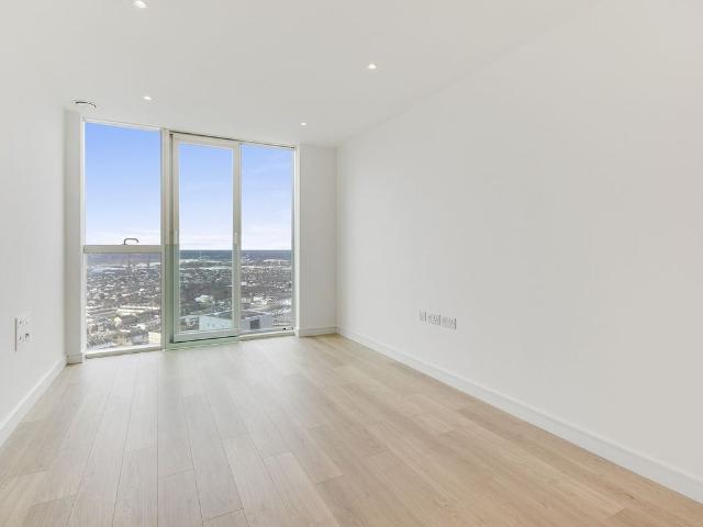 Pinnacle Apartments, Saffron Central Square, Croydon CR0, 1 bed flat to rent, £1,500 pcm | PrimeLocation