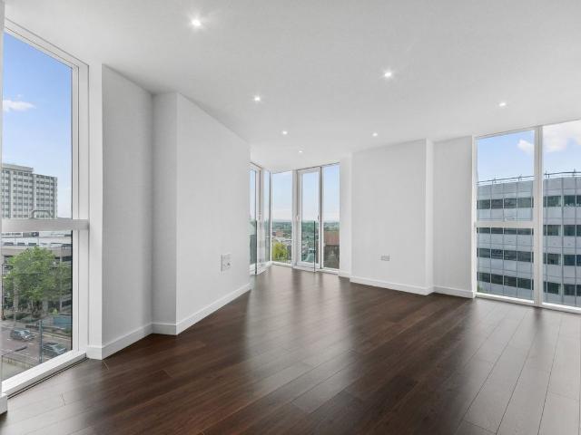 Pinnacle Apartments, Saffron Central Square, Croydon CR0, 2 bed flat to rent, £1,900 pcm | PrimeLocation