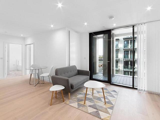 Pinnacle House, Royal Wharf, London, E16 2 bed apartment to rent £2,396 pcm £553 pw