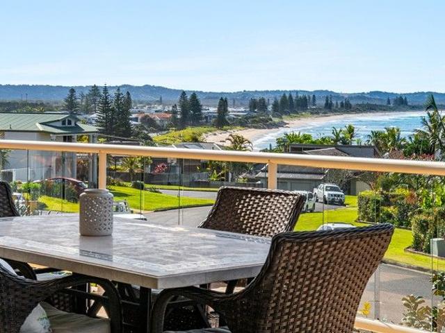Pinnacle Row home with beach and ocean views