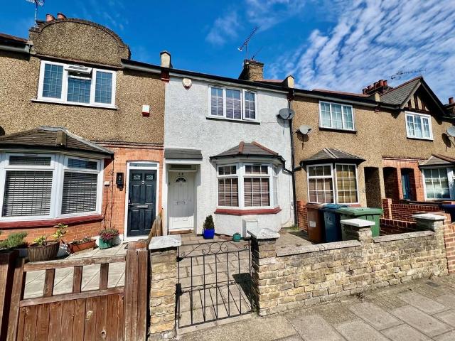 Pinner Green, Pinner HA5 2 bed terraced house to rent £2,200 pcm £508 pw