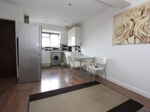 Pinner, Eastcote HA5, 1 bed flat to rent, £1,200 pcm | PrimeLocation