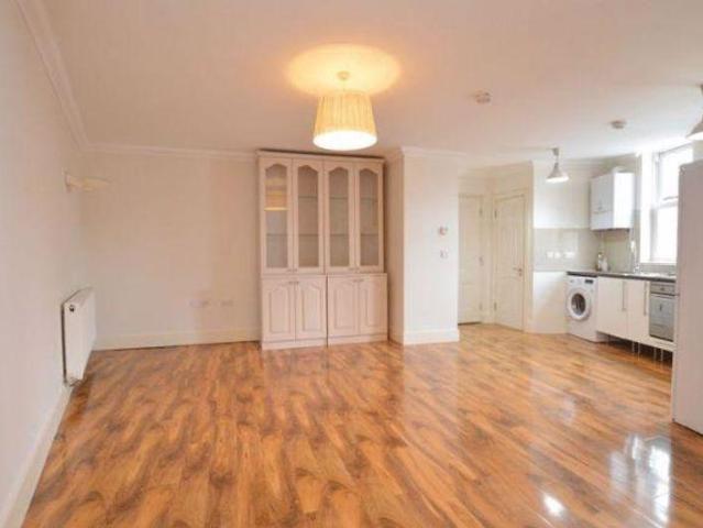 Pinner Road, Harrow 1 bed flat to rent £1,395 pcm £322 pw