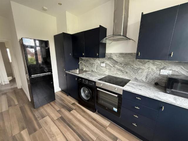 Pinner Road, Harrow 2 bed apartment to rent £1,700 pcm £392 pw