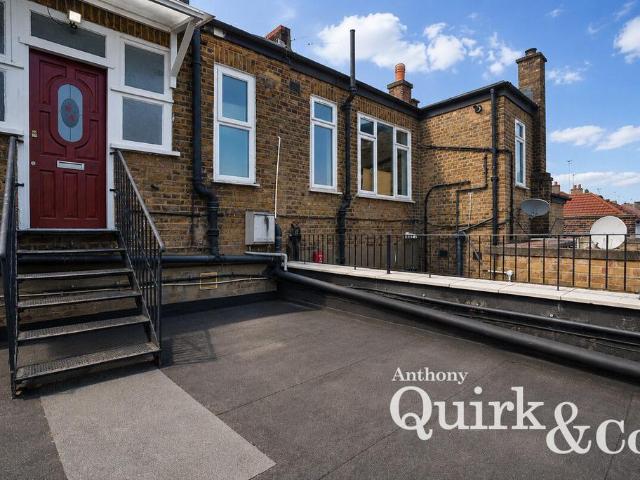 Pinner Road, Harrow, HA2 3 bed flat to rent £1,900 pcm £438 pw
