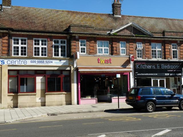 Pinner Road, North Harrow, HA2 3 bed flat to rent £1,900 pcm £438 pw